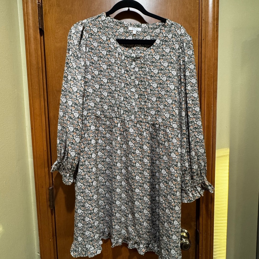JODIFL green and White Floral Tunic Top